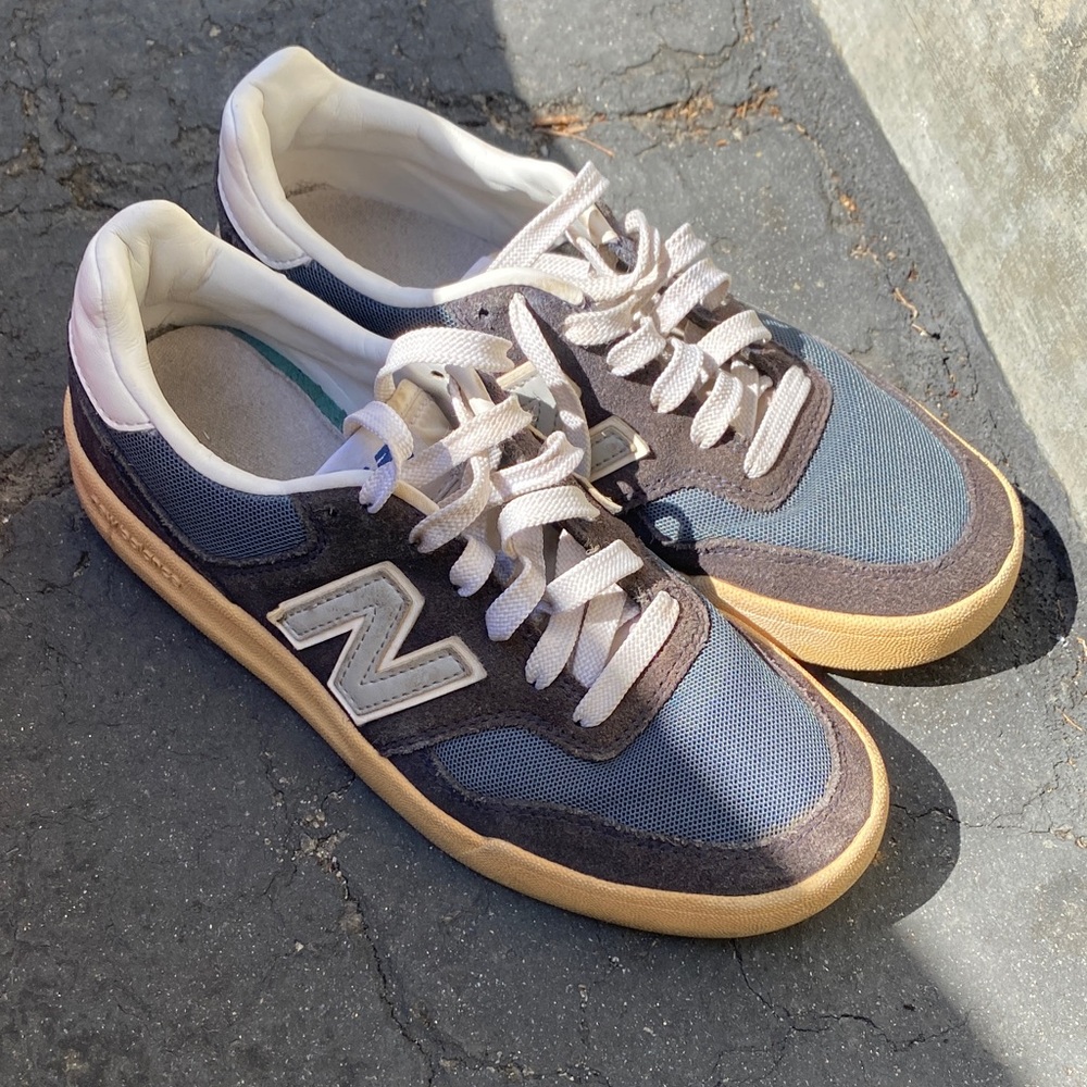 New Balance 300 v2 court sneakers navy blue gray women’s 7 men’s 5.5